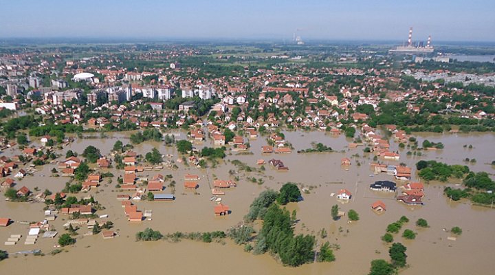 dws-bosnia-serbia-flood-2104-undac-inspection-flight-770px