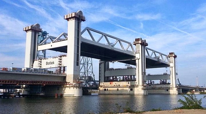 dws-botlek-vertical-lift-bridge-770px