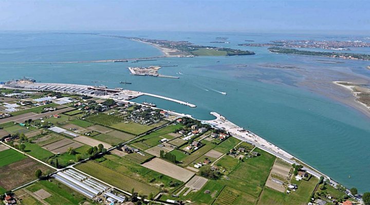 dws-deltares-caisson-immersion-chiogia-inlet-770px-1