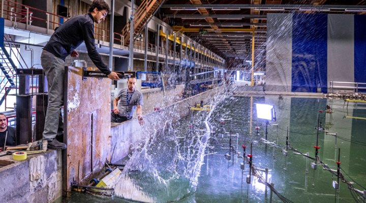 dws-deltares-ice-tsunami-flume-770px-1