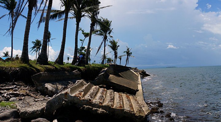 dws-drr-team-tacloban-damage-coastline2-770px