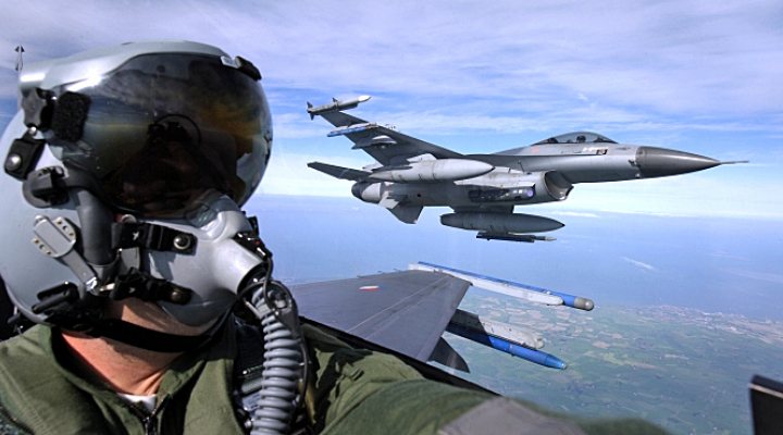 dws-groot-salland-f-16-air-700px
