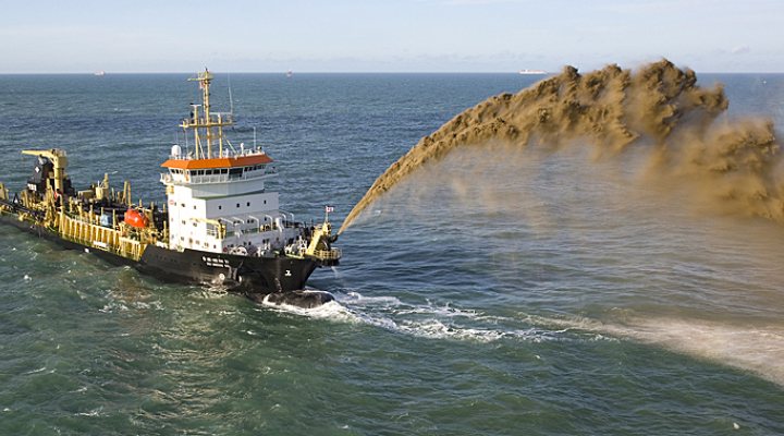 dws-ihc-merwede-dci-dredge-xxi-rainbowing-770px-1