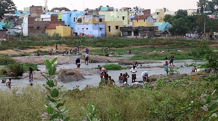 dws-kwr-cryptosporidium-people-in-river-770px