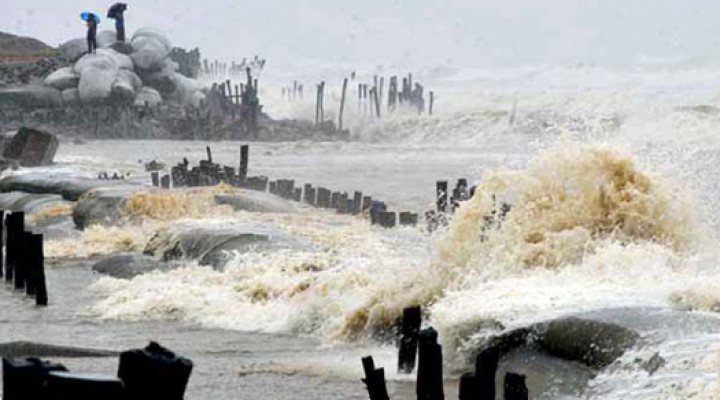 dws-mahasen-coast-waves2-525