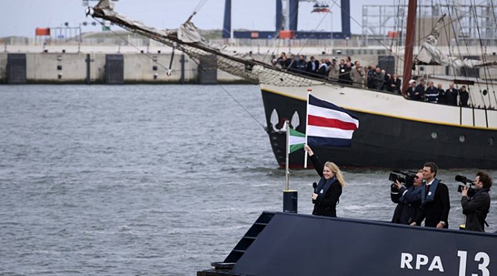 dws-mv2-opening-jangtze-canal-schultz-flag-770px