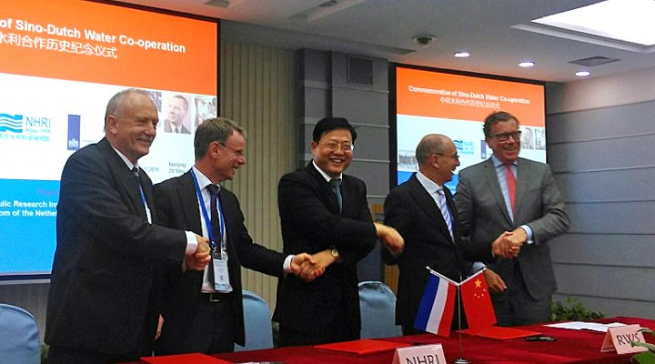 dws-nhri-agreement-signing3-770px