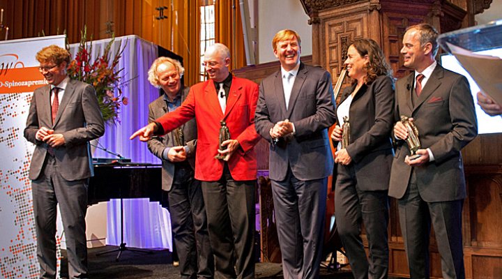 dws-nwo-spinoza-award-2014-loosdrecht-willem-alexander-770pxjpg