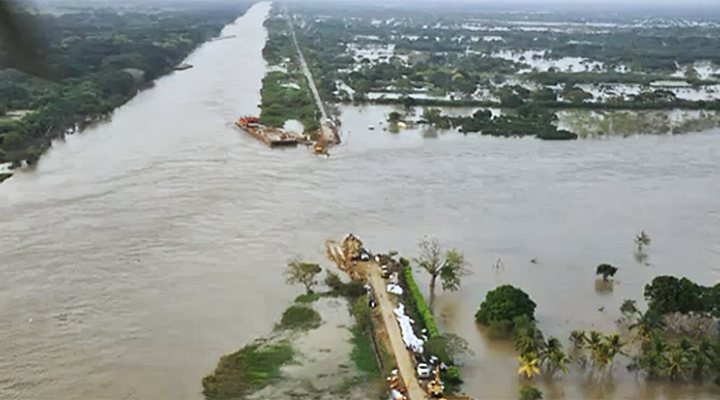 dws-rhdhv-canal-del-dique-breach-14-december-2010-770px-1