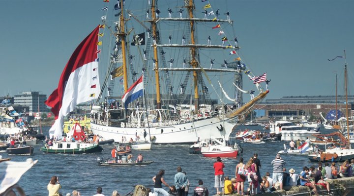 dws-sail-2015-sail-in-parade-770px