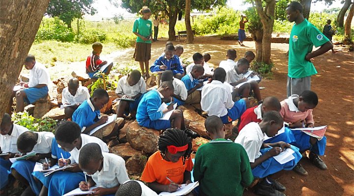 dws-snv-uganda-menstruation-school-770px-1