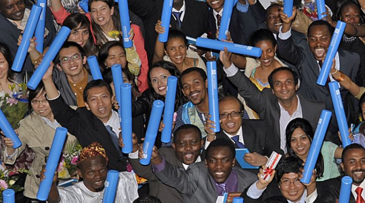 dws-unesco-ihe-graduate-day-blue-bull-770px