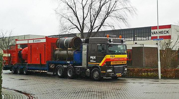 dws-van-heck1-truck-leaves-nl-700px