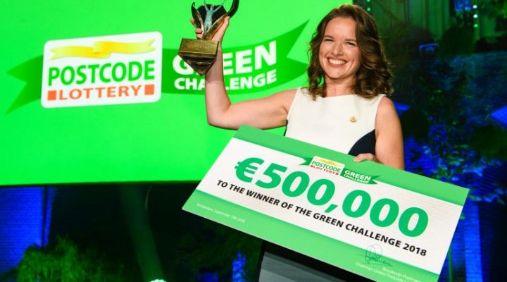 dws-winner-anne-marieke-cheque-award