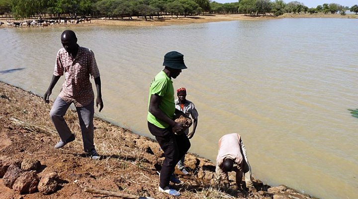 dws-world-waternet-burkina-faso-dams-workers-770px