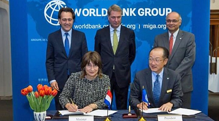 dws-worldbank-mou-ploumen-yong-kim2-640px