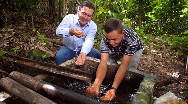 dws-wur-manos-al-agua-source-770px