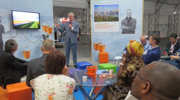 dws-wwf8-blue-deal-glas-770px