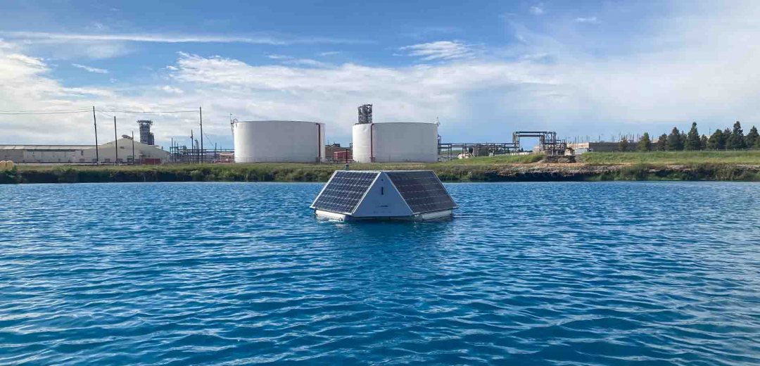 LG Sonic MPC Buoy by in Texas, USA, to eliminate toxic green-blue algae from fresh water