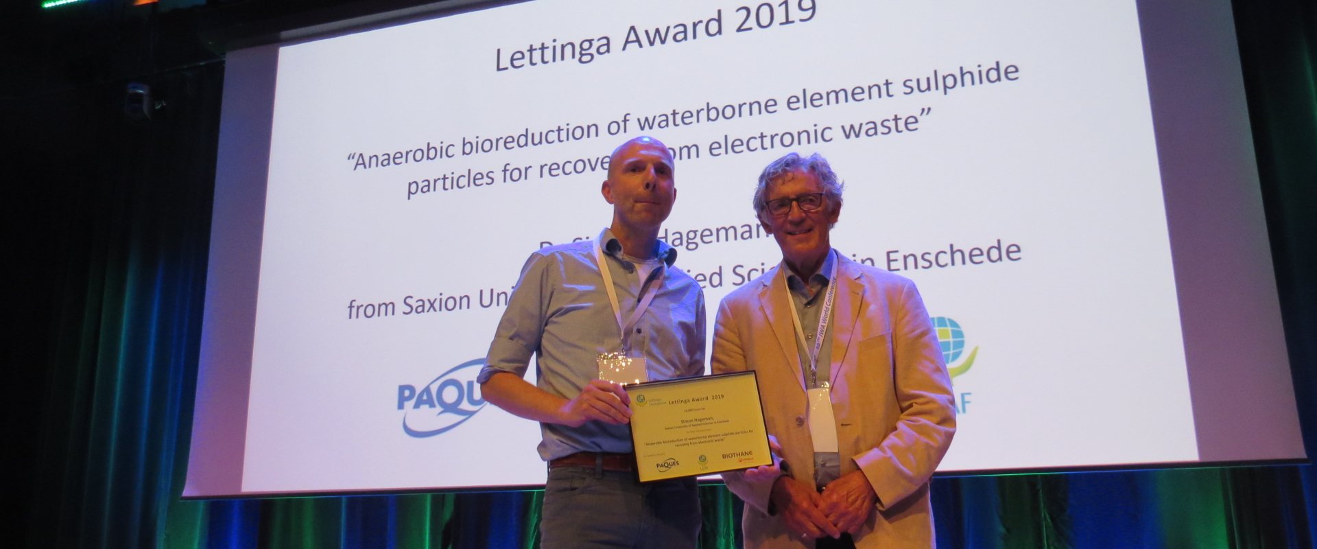 Simon Hageman receives Lettinga Award 2019 from Gatze Lettinga