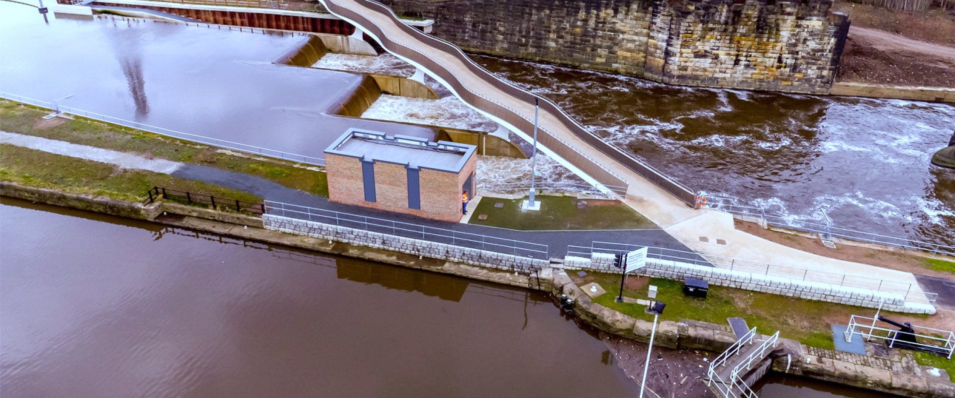 Movable weir Knostrop in Leeds, UK
