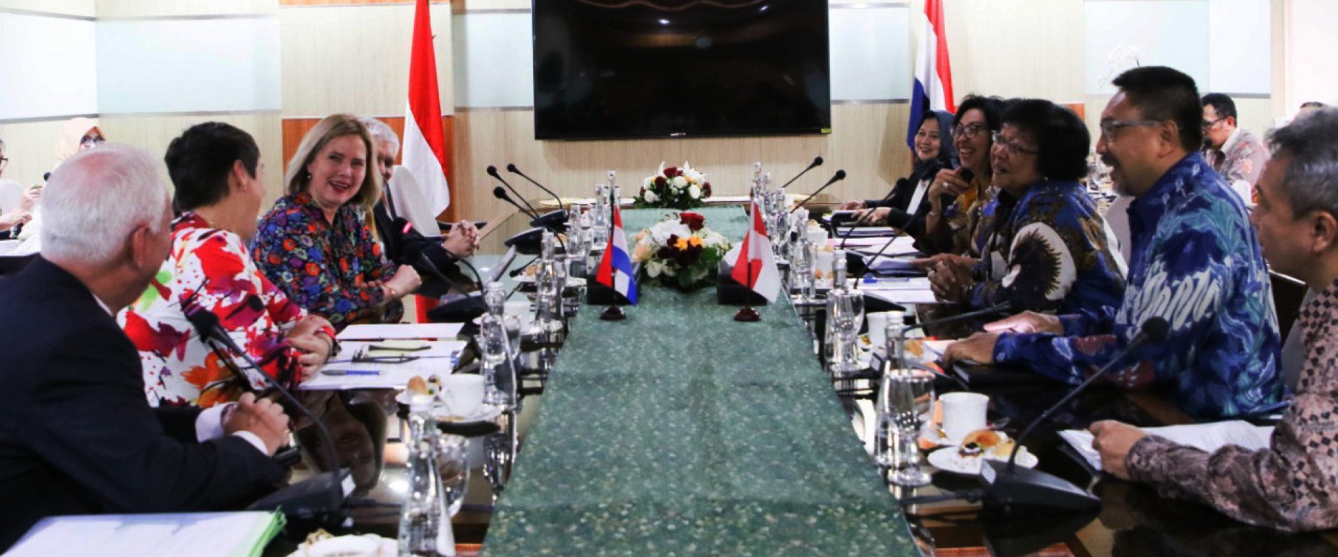 Meeting by Dutch and Indonesian ministers on reducing ocean waste