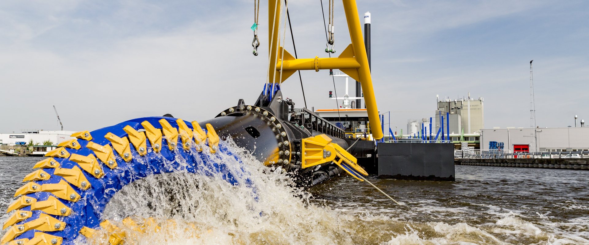 Damen CSD500 cutter suction dredger at work