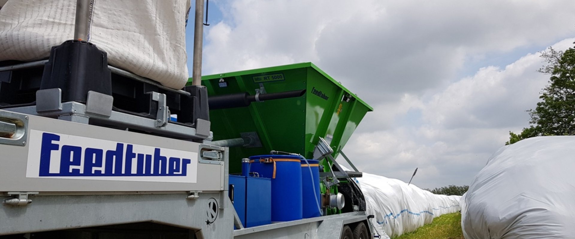 Feedtuber for mobile storage of sewage treatment sludge