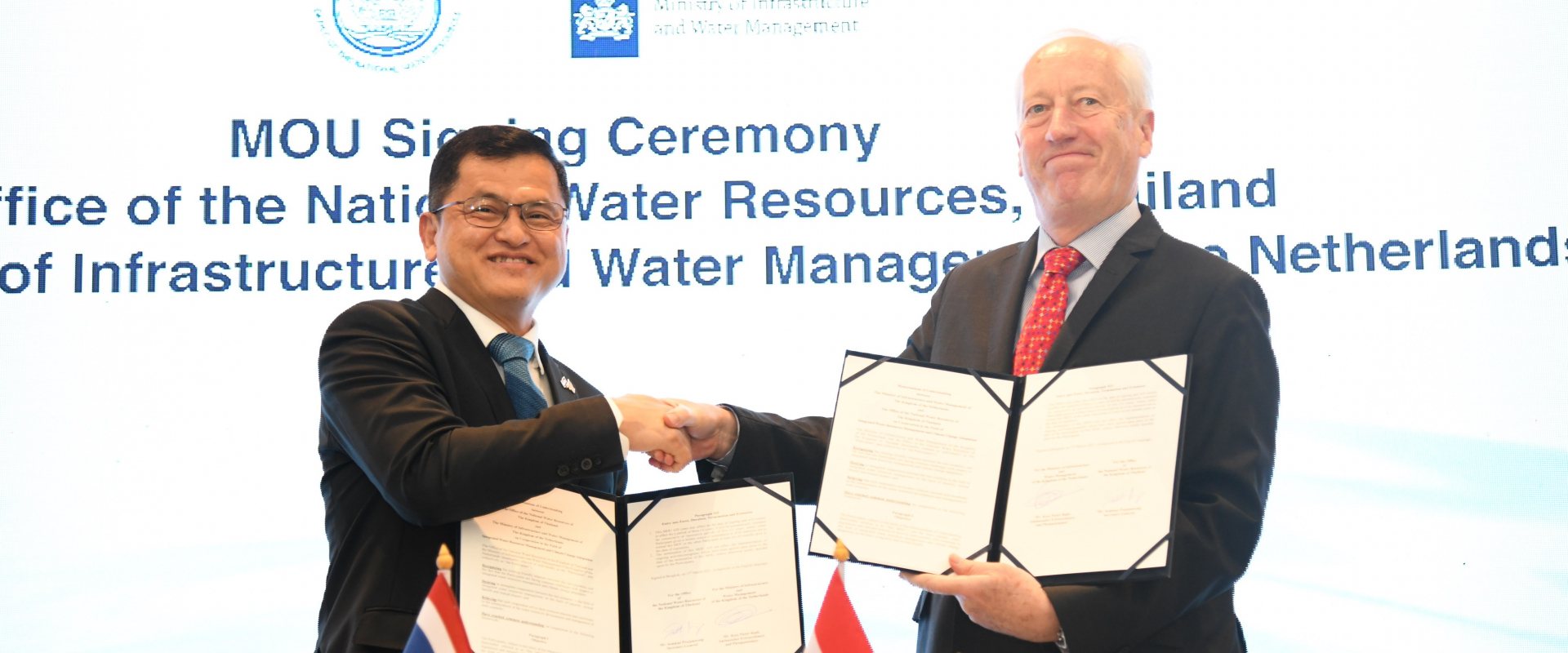 Signing ceremony of MoU on water management by secretary general Somkiat Prajamwong of the Office of National Water Resources (ONWR) and Ambassador Kees Rade of the Netherlands to Thailand