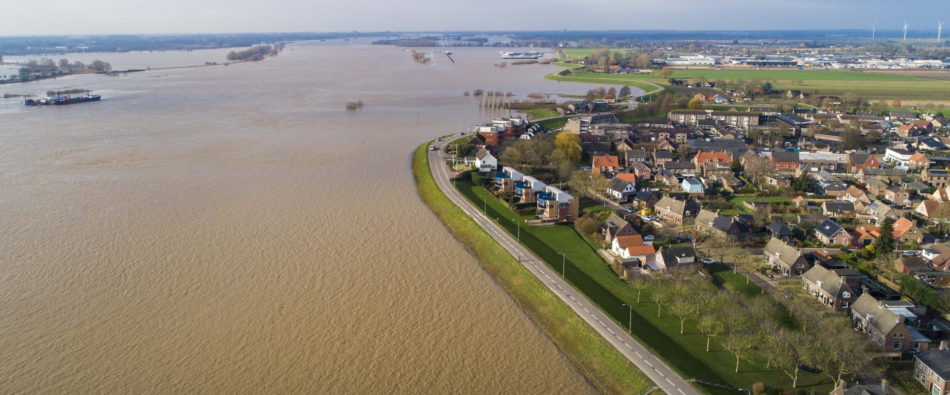 Extreme high water level on Rhine river, the Netherlands, in 1995