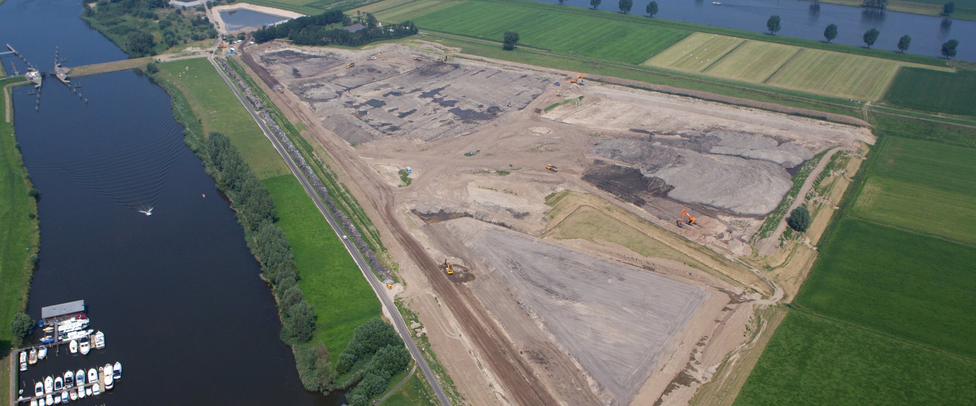 Aerial view of the construction of the mounds in the Overdiepse Polder, as part of the Room for the River measures.
