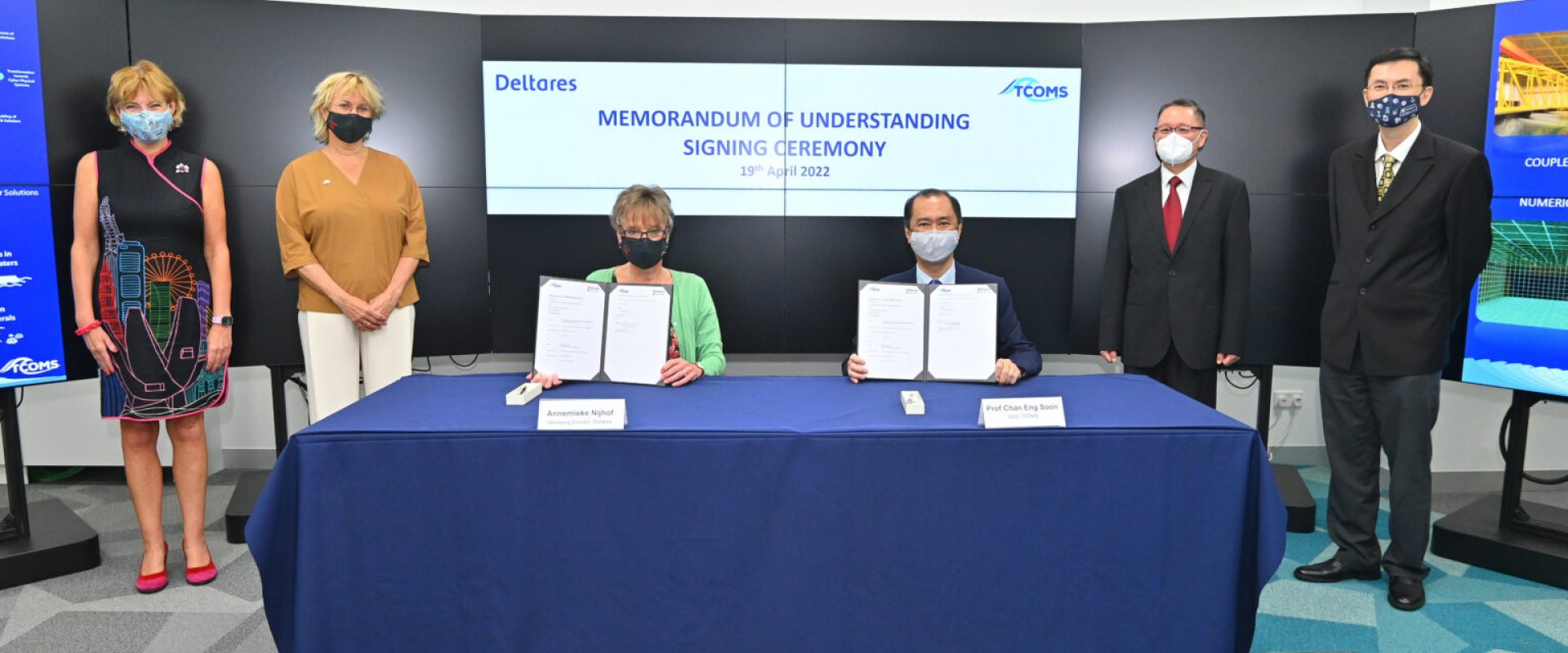 TCOMS Singapore and Deltares sign Memorandum of Understanding.