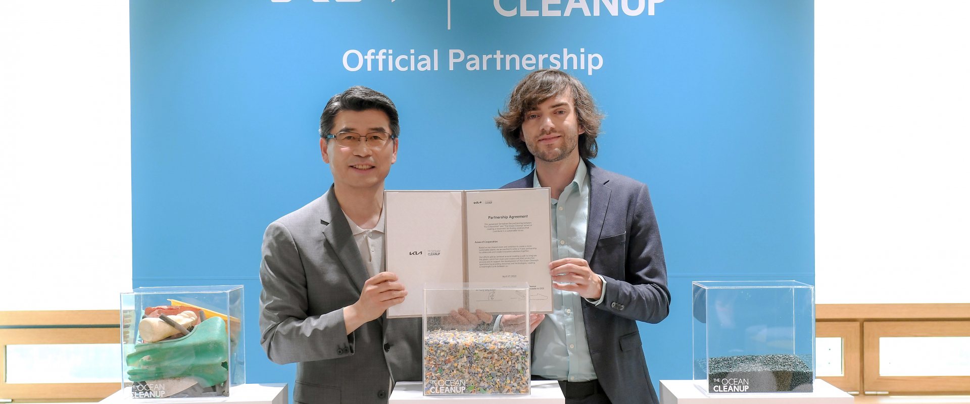 KIA and The Ocean Cleanup sign partnership agreement.