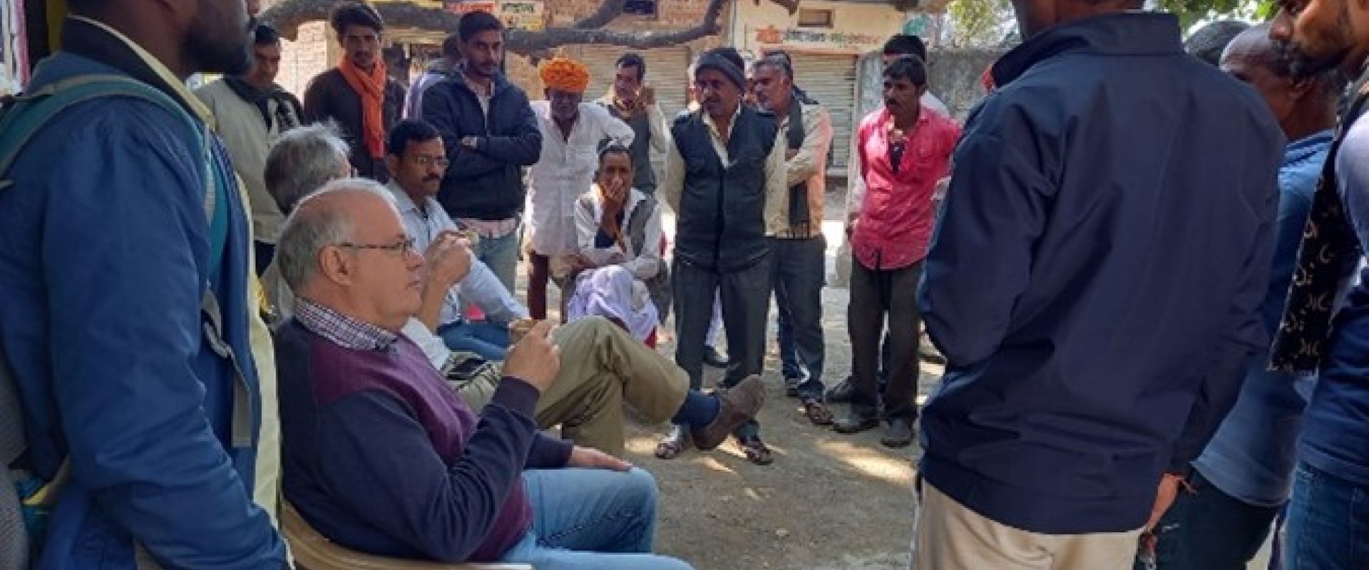 Prof Wim Bastiaanssen from IrriWatch meets with local farmers