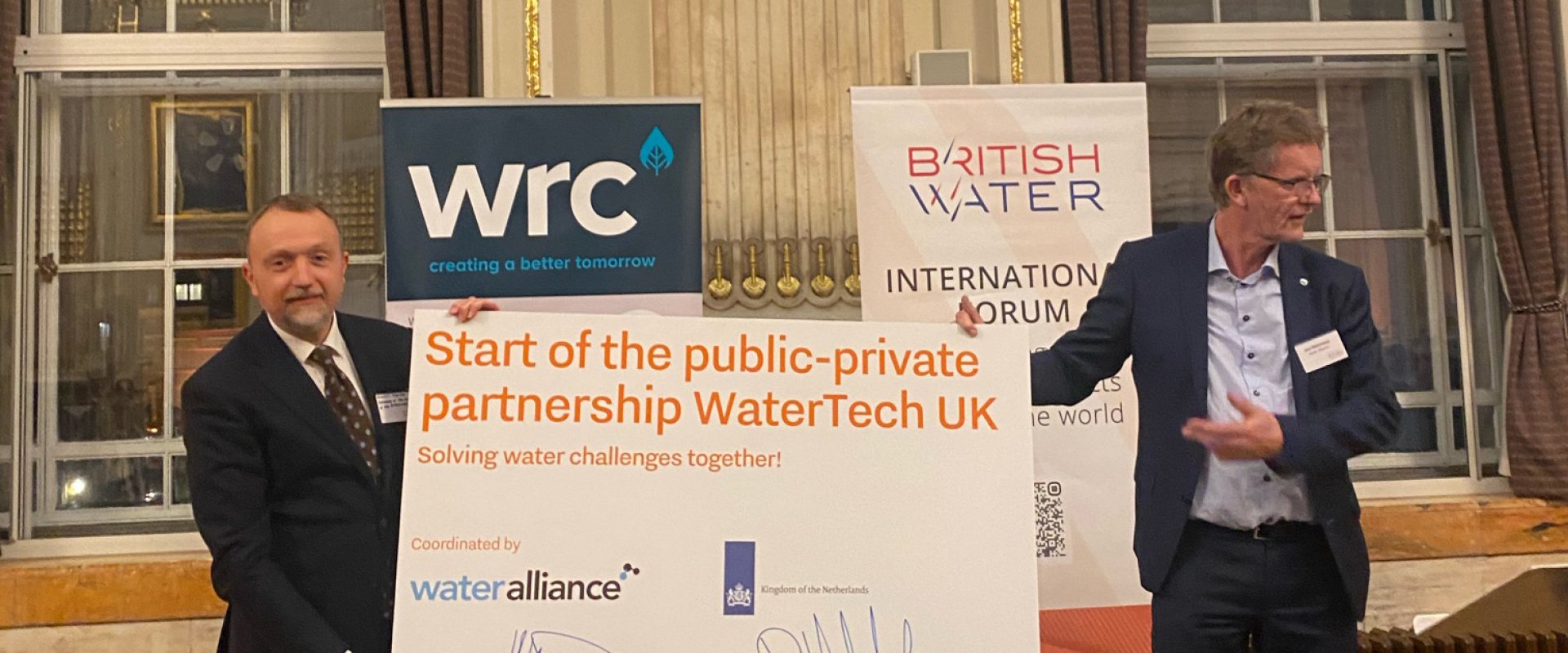 Signing of the the public-private partnership programme UK Water Technology. Photo: Dutch Embassy / Water Alliance