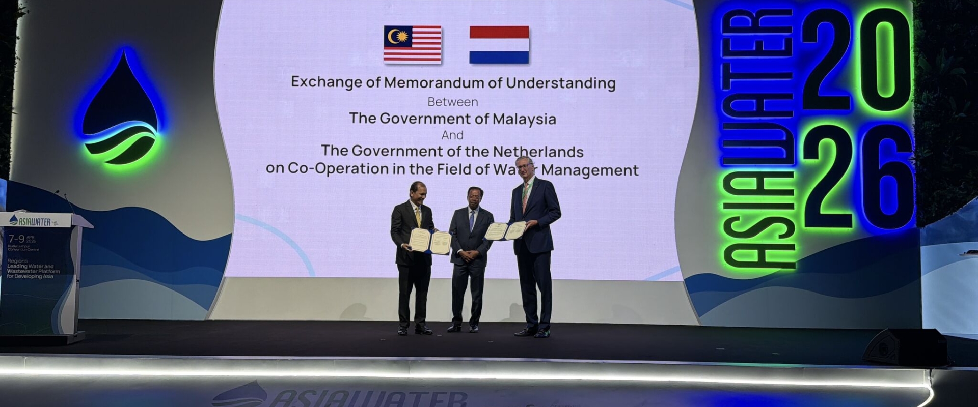 Exchange of the MoU between the governments of Malaysia and the Netherlands at ASIAWATER 2026. Photo: Embassy of the Kingdom of the Netherlands